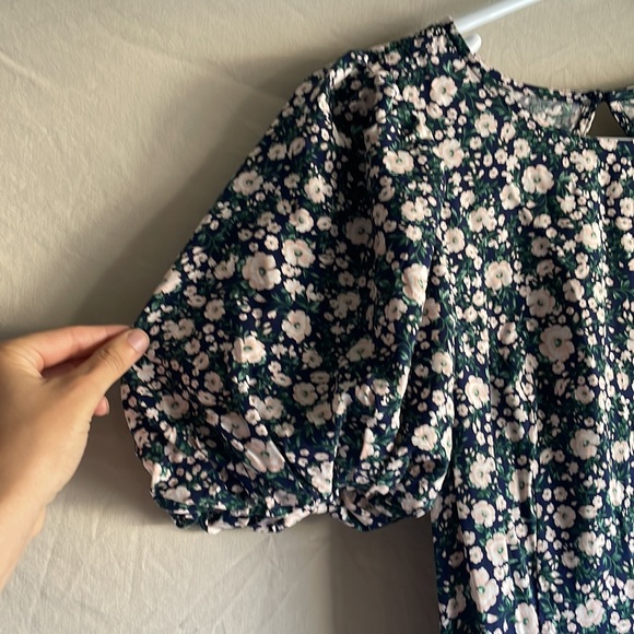 Old Navy Summer Dress - Picture 2 of 6